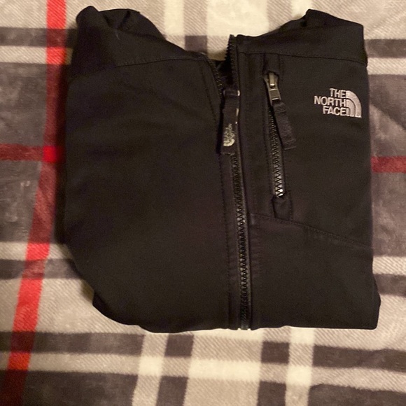 Boys North Face Large Winter Jacket with Hood - Picture 3 of 5